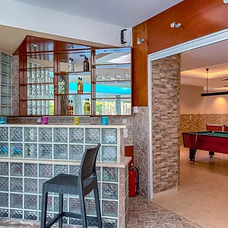 Anilio Plaza מלון דירות 4*