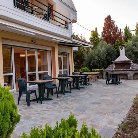 מלון דירות Anilio Plaza 4*