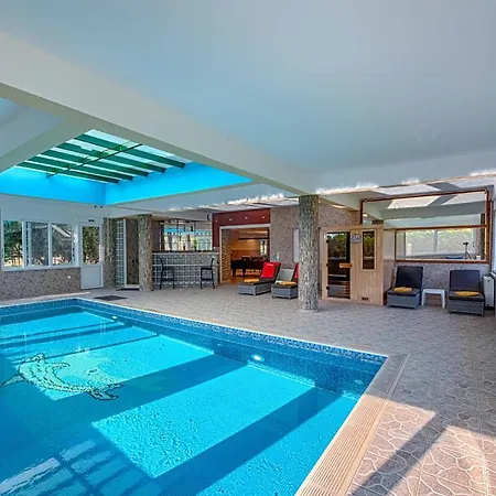 Anilio Plaza מלון דירות