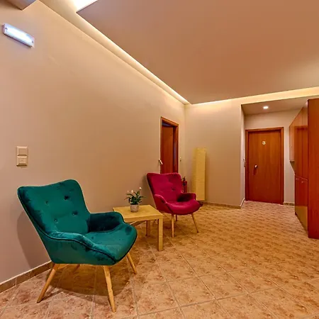 Anilio Plaza מלון דירות