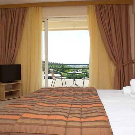 Anilio Plaza מלון דירות זכארו