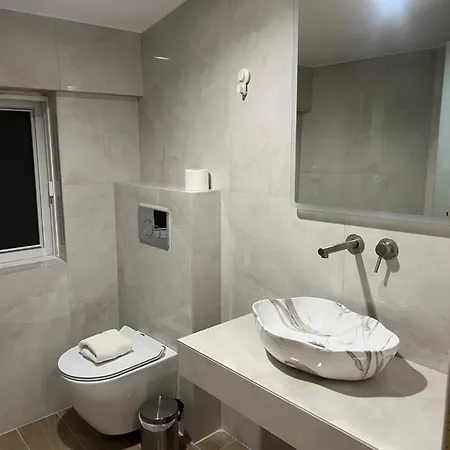 Anilio Plaza Zaháro