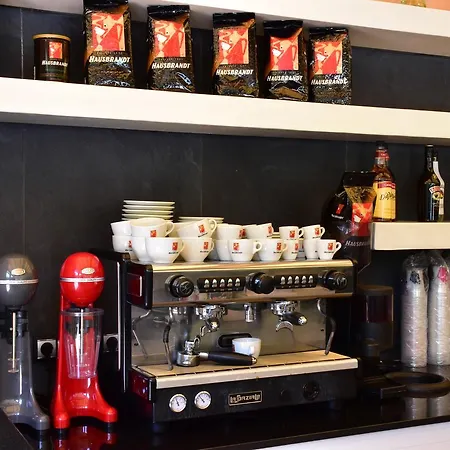 מלון דירות Anilio Plaza 4*