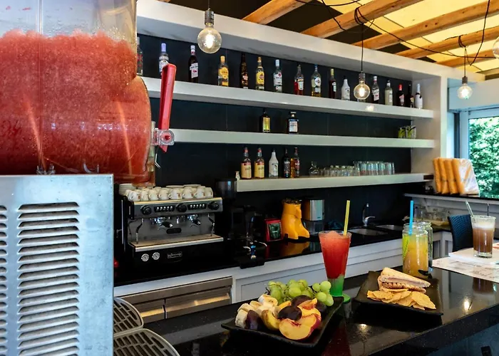 Anilio Plaza 4*