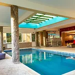 Anilio Plaza Aparthotel 4*