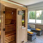 Aparthotel Anilio Plaza