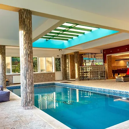 Anilio Plaza Aparthotel 4*