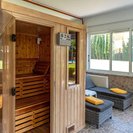 Aparthotel Anilio Plaza
