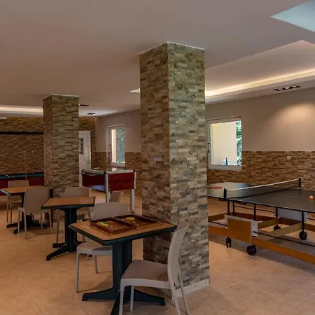 Anilio Plaza Zacharo