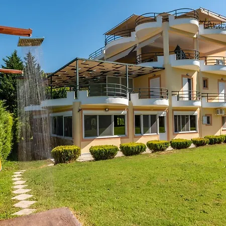 Anilio Plaza Aparthotel 4*