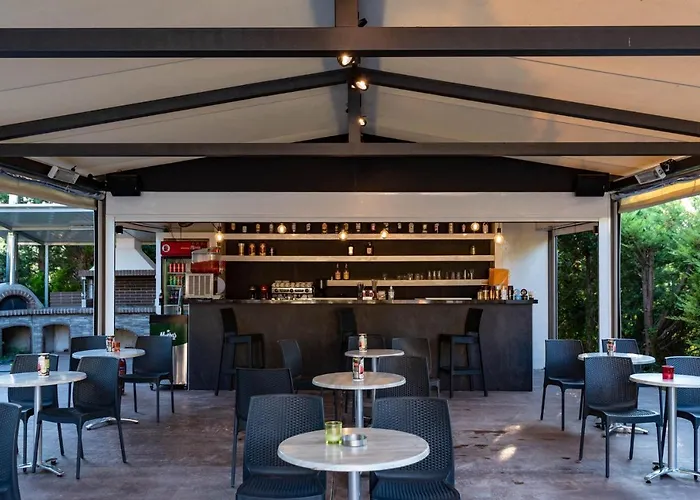 Anilio Plaza Захаро