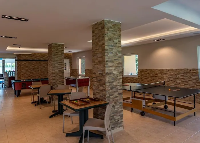 Anilio Plaza Захаро