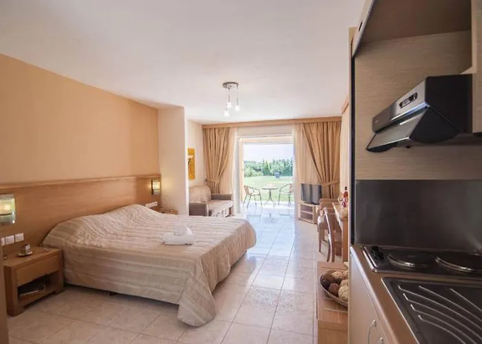 Anilio Plaza Апарт-отель Захаро