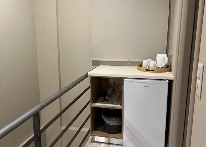 Anilio Plaza Захаро